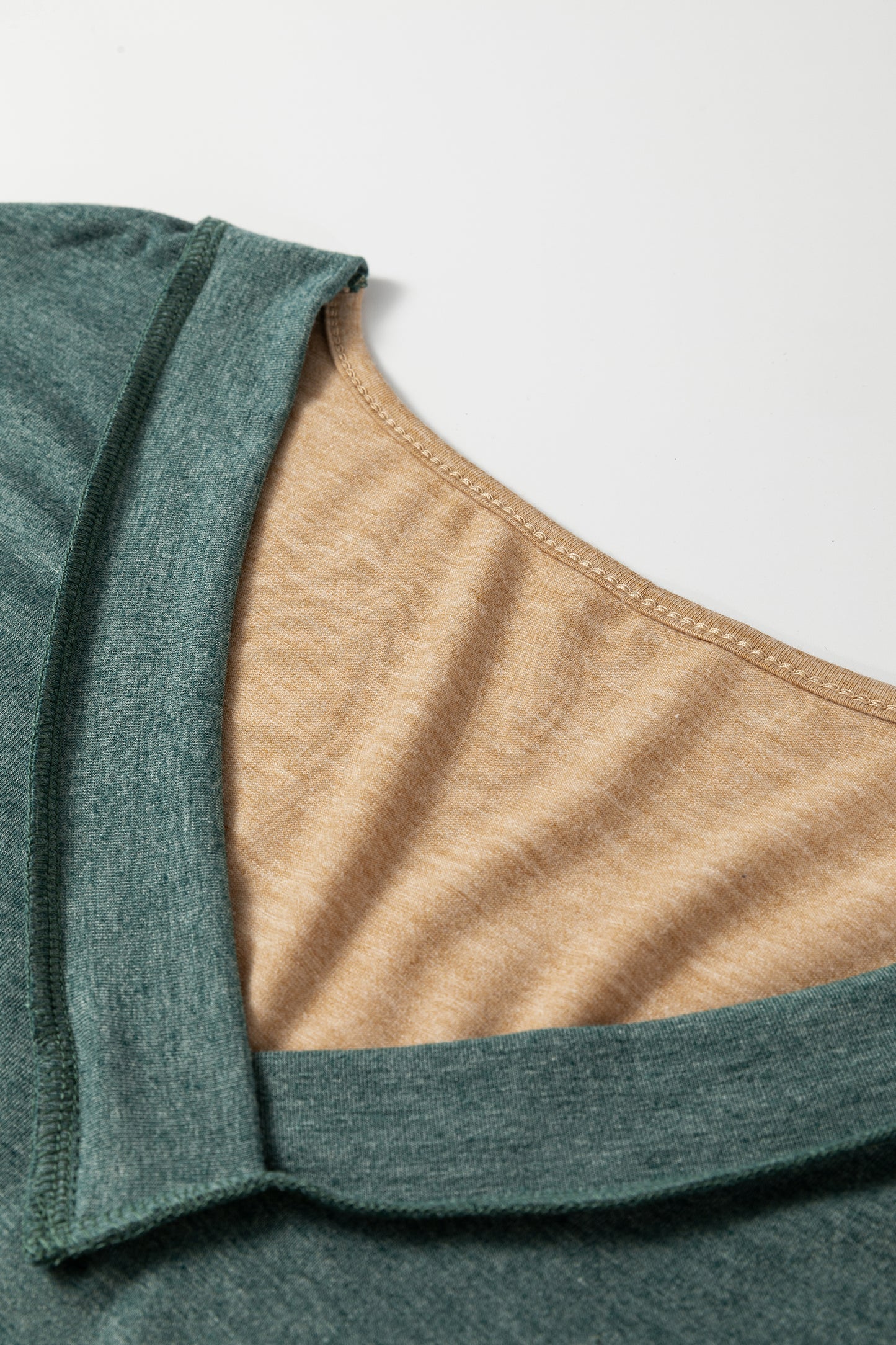 Four Leaf Clover Exposed Stitching Colorblock V Neck Long Sleeve Top