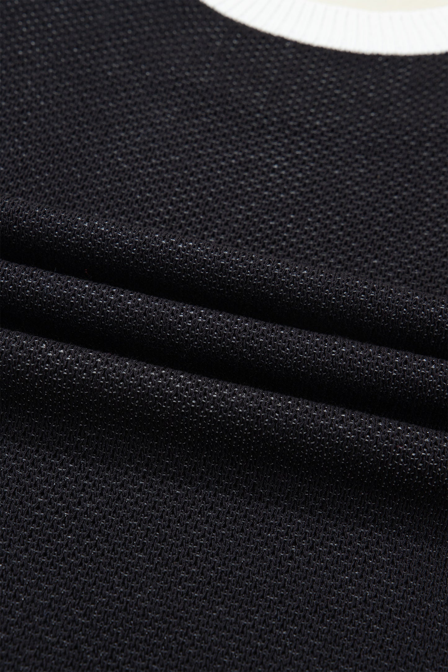 Black Horse Shoe Pattern Contrast Trim Short Sleeve Sweater