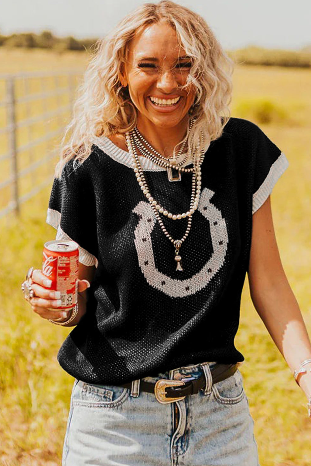 Black Horse Shoe Pattern Contrast Trim Short Sleeve Sweater